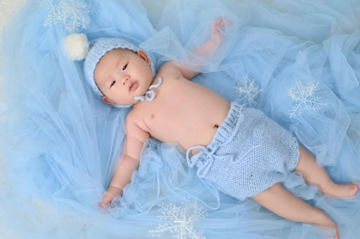 桓台宝宝上眼皮肿